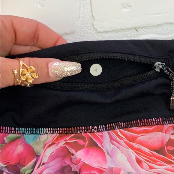 🍋Lululemon Speed Short! - Picture 4 of 8